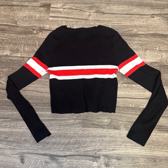 Chic Black Crop Top with Red and White Stripes - Picture 4 of 4